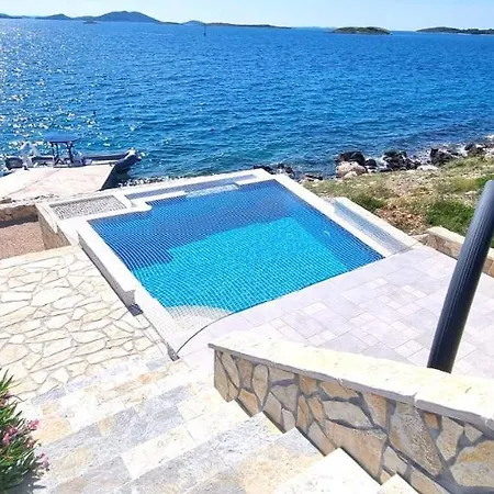 La Isla *